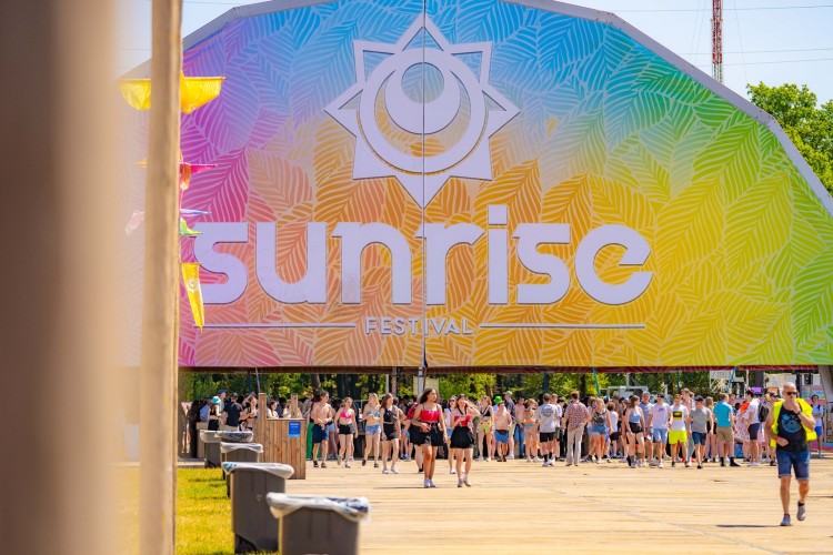 Sunrise Festival 2023 | De zomer = van ons! 🍹⛱