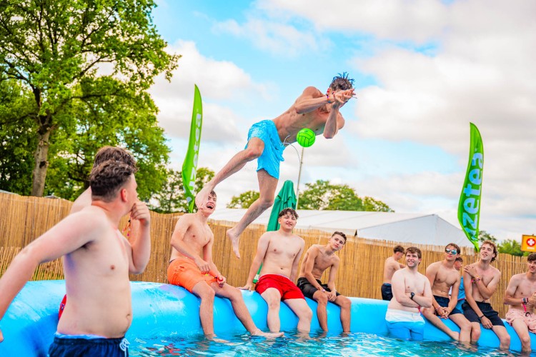 Sunrise Festival 2025 | Vriendengroepen paraat: samen zijn we Sunrise ☀️