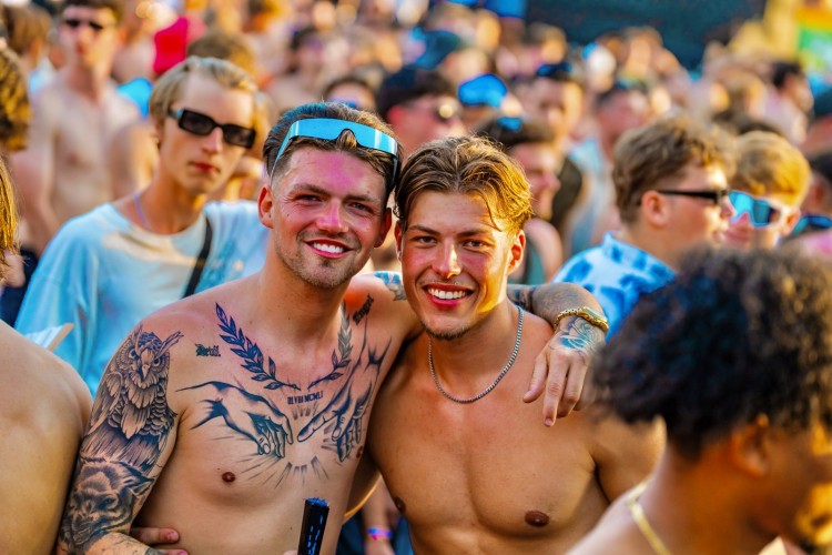 Sunrise Festival 2025 | Vriendengroepen paraat: samen zijn we Sunrise ☀️
