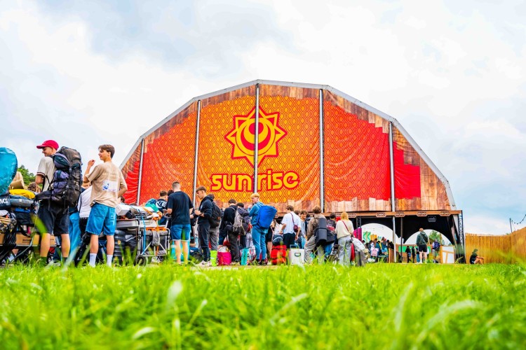 Sunrise Festival 2025 | Sunfields Camping = leven ⛺️