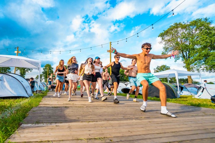 Sunrise Festival 2025 | Sunfields Camping = leven ⛺️