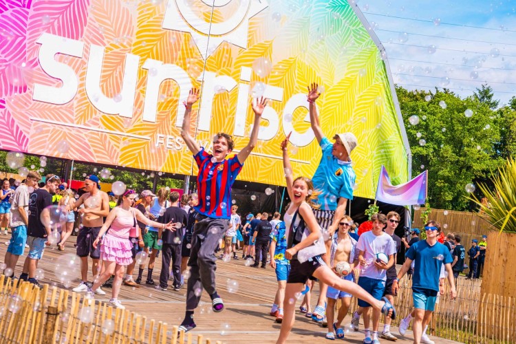 Sunrise Festival 2025 | Zonnestraaltjes op je beeldscherm 😍