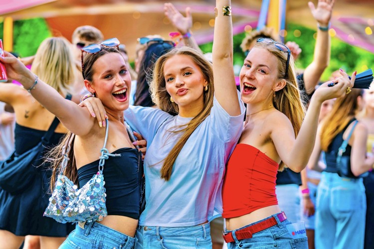 Sunrise Festival 2025 | Zonnestraaltjes op je beeldscherm 😍