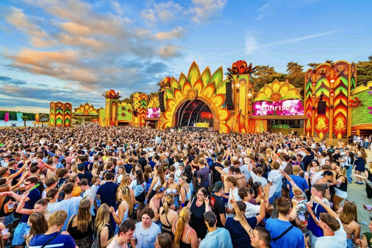 Sunrise Festival 2025 | Zonnestraaltjes op je beeldscherm 😍