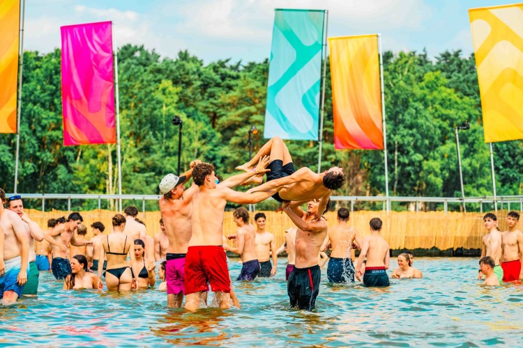 Sunrise Festival 2025 | Volle bak zon, vibes en de beste outfits 👌🏻