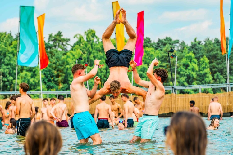 Sunrise Festival 2025 | Volle bak zon, vibes en de beste outfits 👌🏻