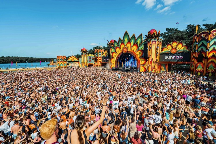 Sunrise Festival 2025 | Volle bak zon, vibes en de beste outfits 👌🏻