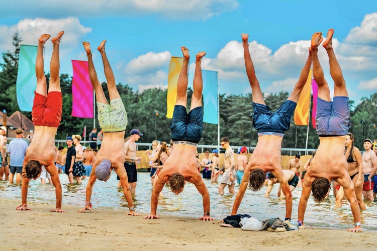 Sunrise Festival 2025 | Volle bak zon, vibes en de beste outfits 👌🏻