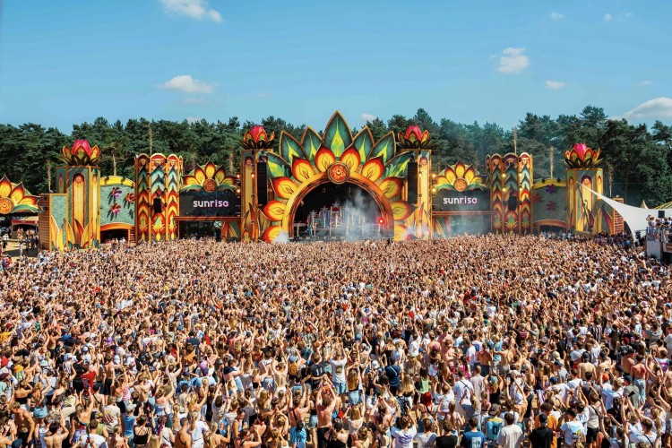 Sunrise Festival 2025 | Volle bak zon, vibes en de beste outfits 👌🏻