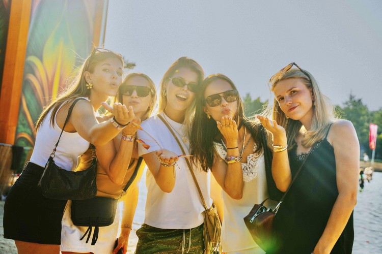 Sunrise Festival 2025 | Volle bak zon, vibes en de beste outfits 👌🏻