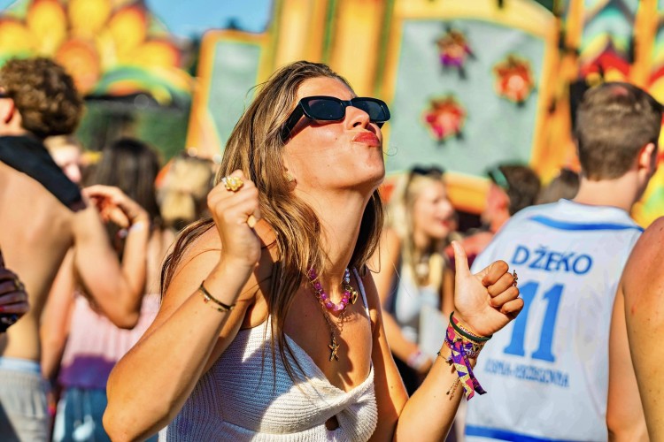 Sunrise Festival 2025 | Volle bak zon, vibes en de beste outfits 👌🏻