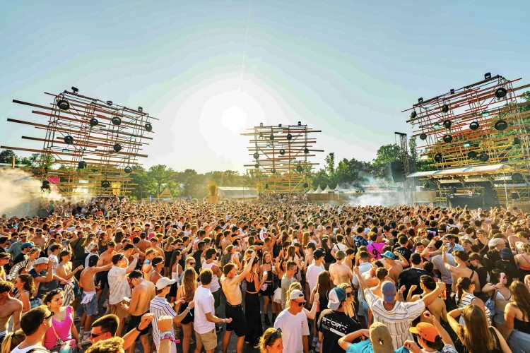 Sunrise Festival 2025 | Volle bak zon, vibes en de beste outfits 👌🏻