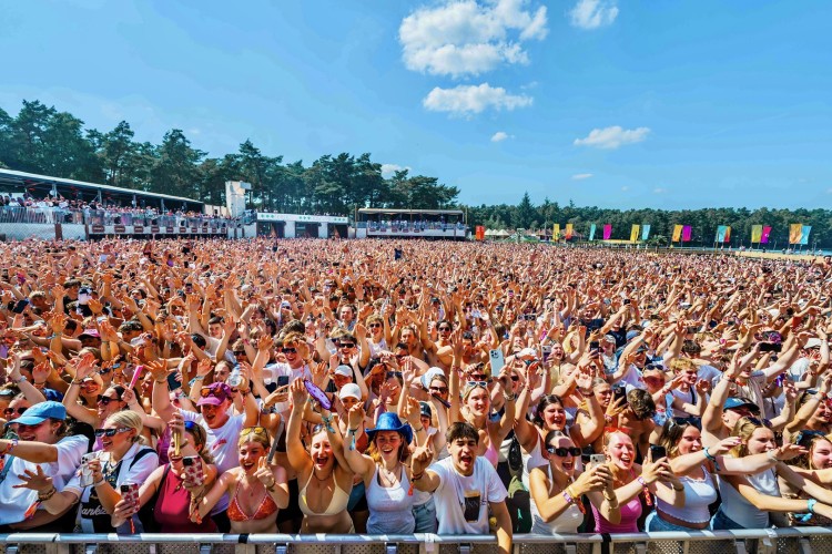 Sunrise Festival 2025 | Volle bak zon, vibes en de beste outfits 👌🏻