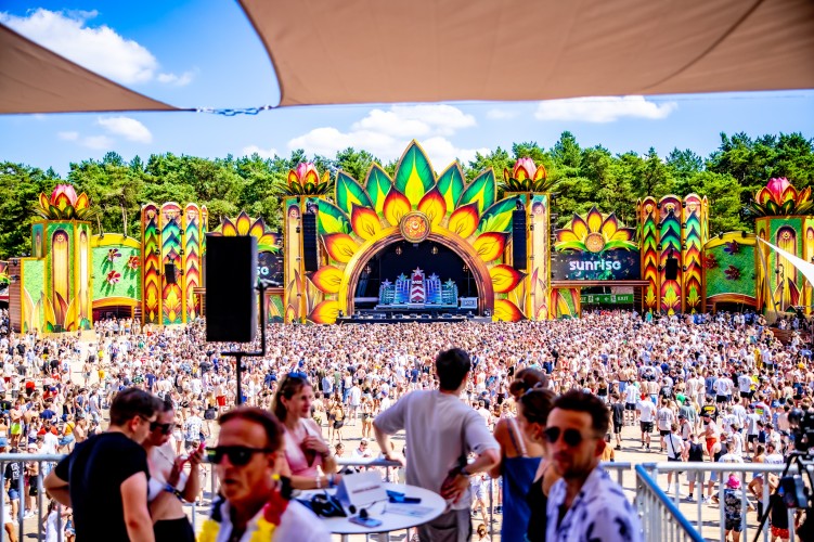 Sunrise Festival 2025 | Jullie enthousiasme is sky-high 🤯