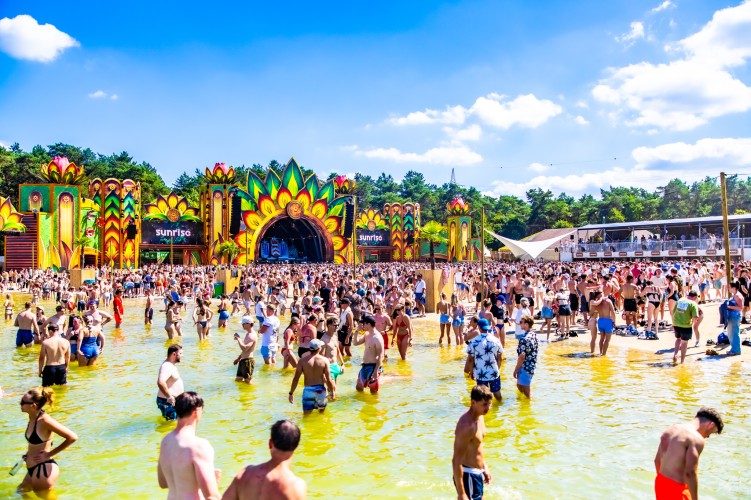 Sunrise Festival 2025 | Jullie enthousiasme is sky-high 🤯