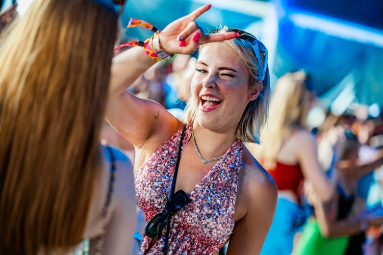 Sunrise Festival 2025 | Jullie enthousiasme is sky-high 🤯