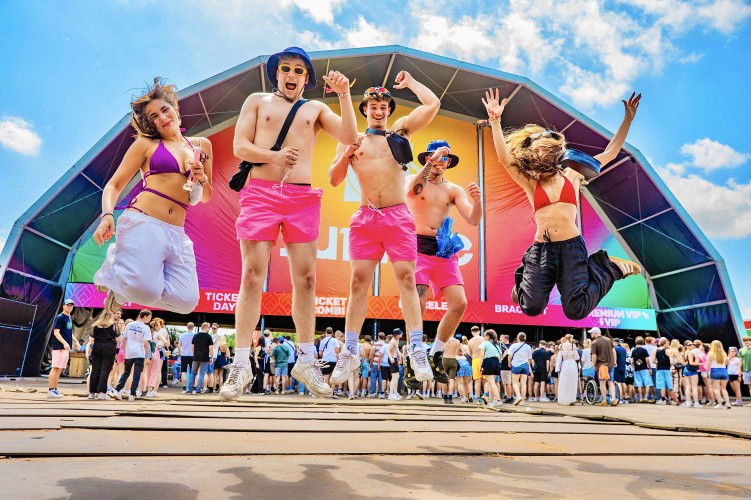 Sunrise Festival 2025 | Kunnen we de tijd stop zetten op dit moment alsjeblieft? 😍