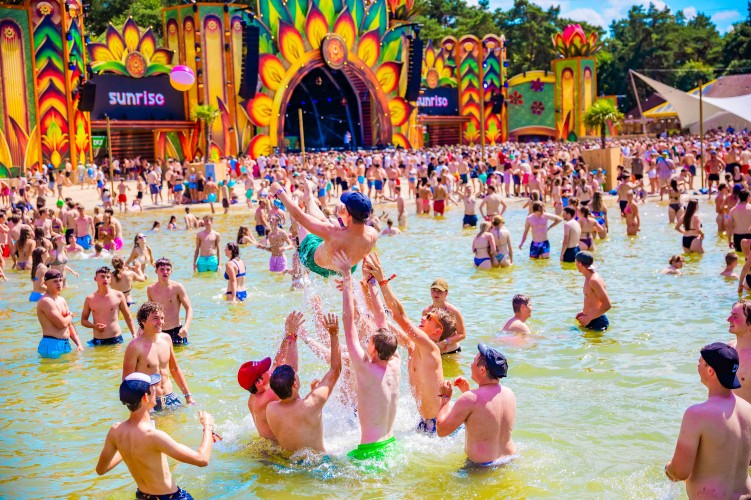 Sunrise Festival 2025 | Zon, muziek en gelukkige gezichten 🥰