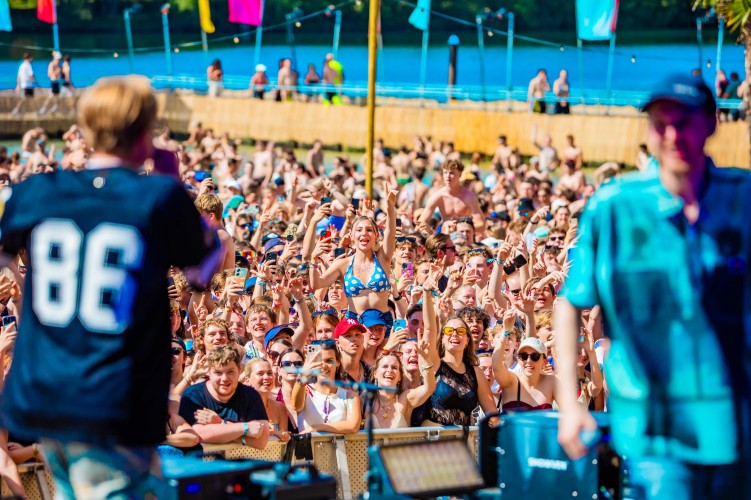 Sunrise Festival 2025 | Zon, muziek en gelukkige gezichten 🥰