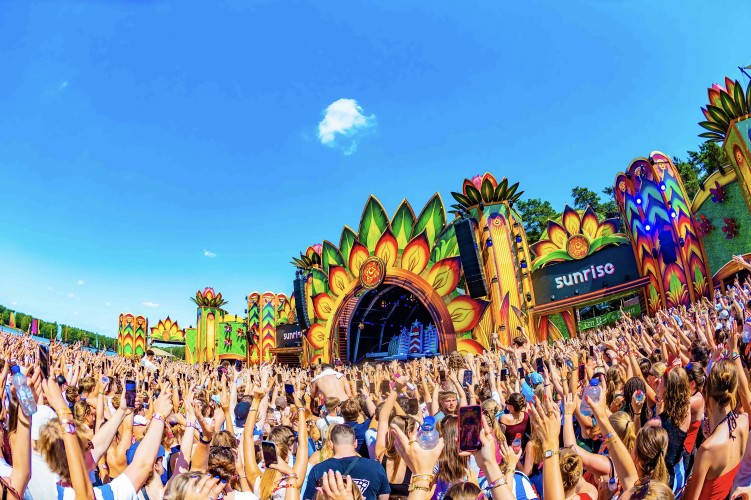 Sunrise Festival 2025 | Zon, muziek en gelukkige gezichten 🥰