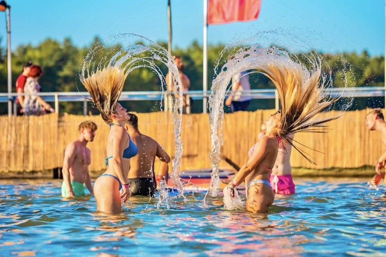 Sunrise Festival 2025 | Zon, muziek en gelukkige gezichten 🥰